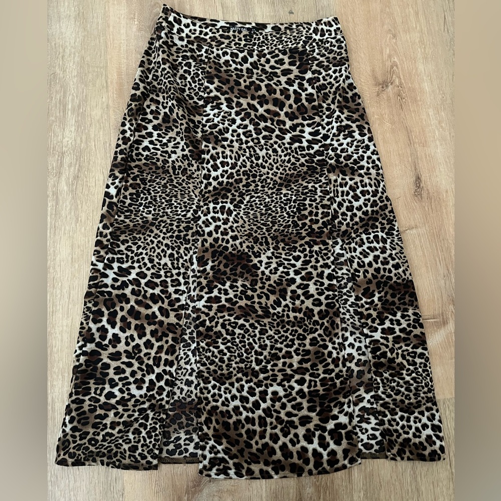 Skirt with slit